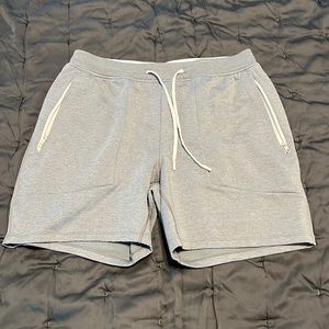 Lululemon Textured Tech Short in light grey L